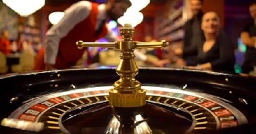 Pemain menggunakan aplikasi ft95 di perangkat mobile dengan mudah dan cepat